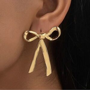 Glamorous 18k Gold plated Bow earrings chic NWT